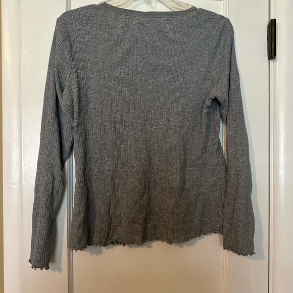 Old Navy Medium Ruffle Edge Henley - Picture 2 of 4